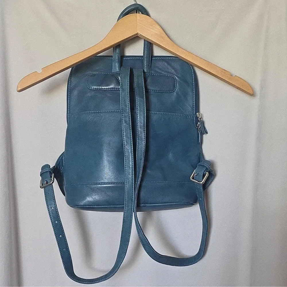 ili New York Blue Gen Leather Backpack Zip- Lined Pockets Silver Hardware